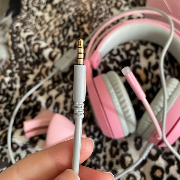 ❌SOLD❌Pink Cat Ears Gaming Headset - Picture 6 of 12